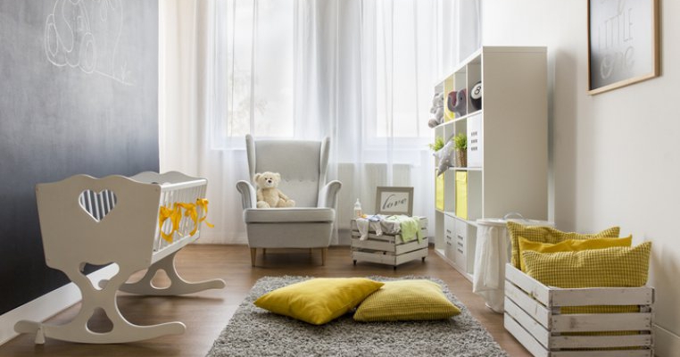 Cum amenajăm dormitorul bebelușului fără să facem gaură în bugetul familiei