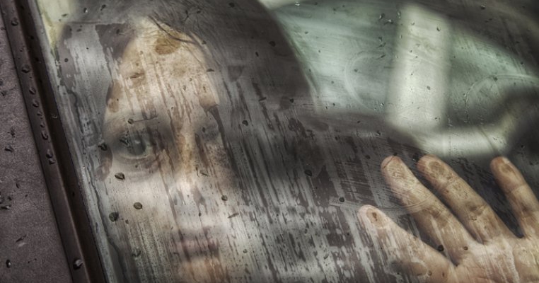 O fată de 16 ani răpită a fost salvată după ce a folosit un semnal de ajutor învățat pe TikTok