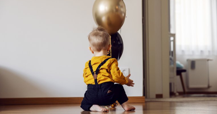 Atenție, părinti! Un copil de 1 an din Suceava a murit după ce a înghitit un balon