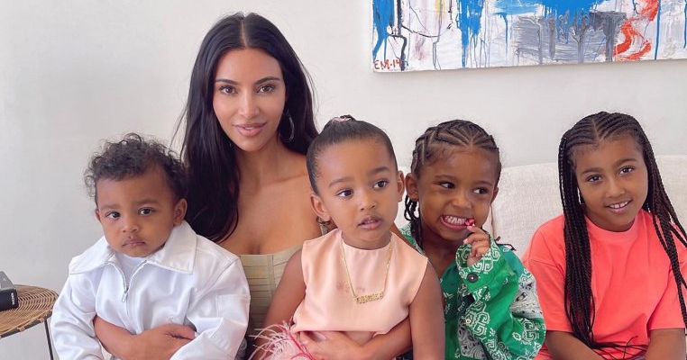 Regulile bizare pe care bonele familiei Kardashian trebuie să le respecte