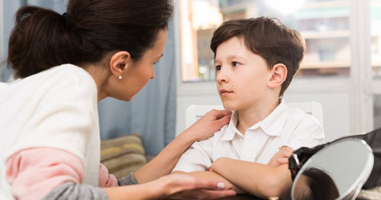 Părinții mei m-au educat prin bătaie. Eu aleg întotdeauna dialogul cu copilul meu