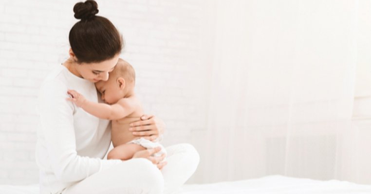 5 practici care îl ajută pe bebelușul tău să se dezvolte cognitiv armonios după naștere