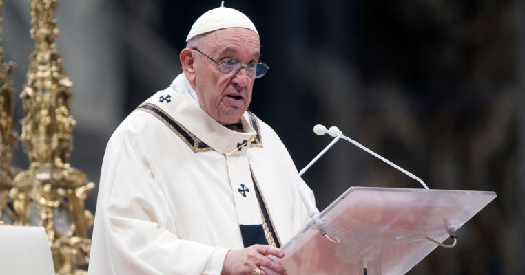 Papa Francisc: „Unii nu vor să aibă copii. Dar au câini și pisici care iau locul copiilor. Asta ne ia umanitatea”