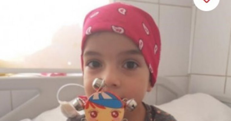 "Mami, o să fii tristă când nu o să mai fiu cu tine?" Ajută o mamă să salveze viața fetiței ei de 5 ani