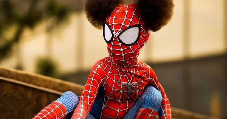 Poza zilei: fetița care îl adoră pe Spider-Man a „rupt” internetul