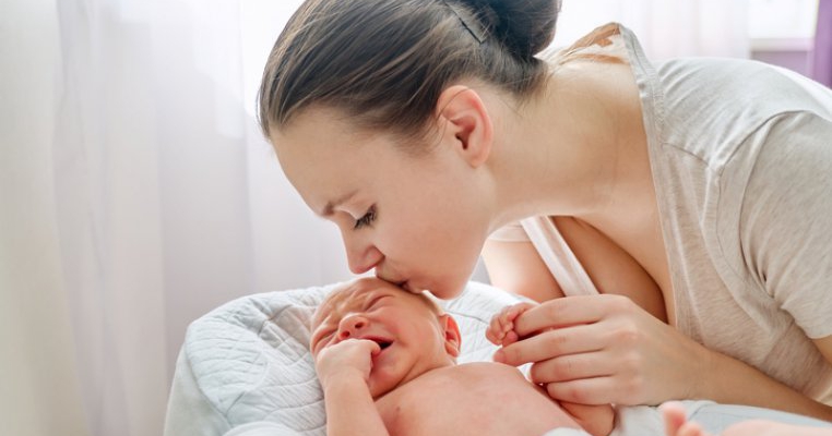 De ce apar colicile și cum ameliorăm simptomele neplăcute