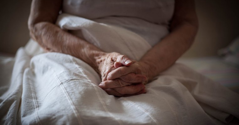 Mi-am părăsit mama bolnavă iar ea a lăsat casa moștenire chiriașilor ei