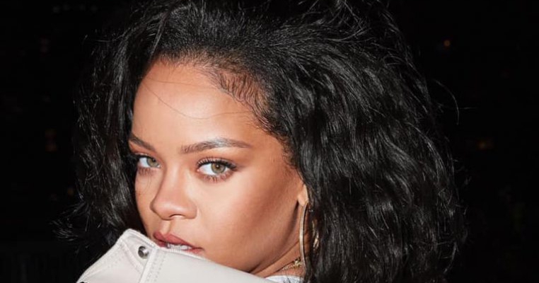 Rihanna este însărcinată! Va deveni mamă pentru prima dată