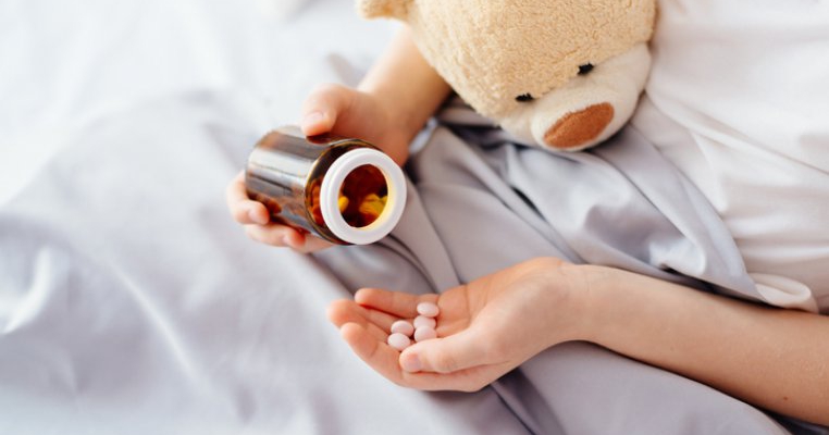 Ghid de utilizare a antibioticelor: cum prevenim efectele adverse la copii