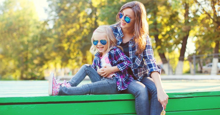 5 articole vestimentare de care au nevoie mamele cool