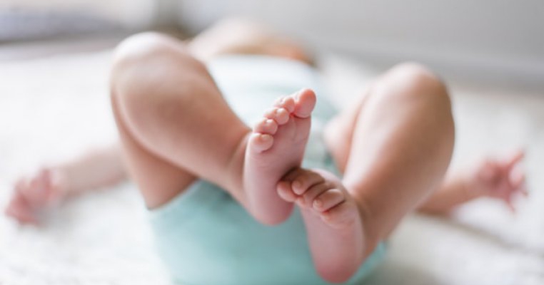 Și-a lăsat bebelușul câteva minute singur pentru a lua înghețată și nu înțelege de ce soția lui este furioasă