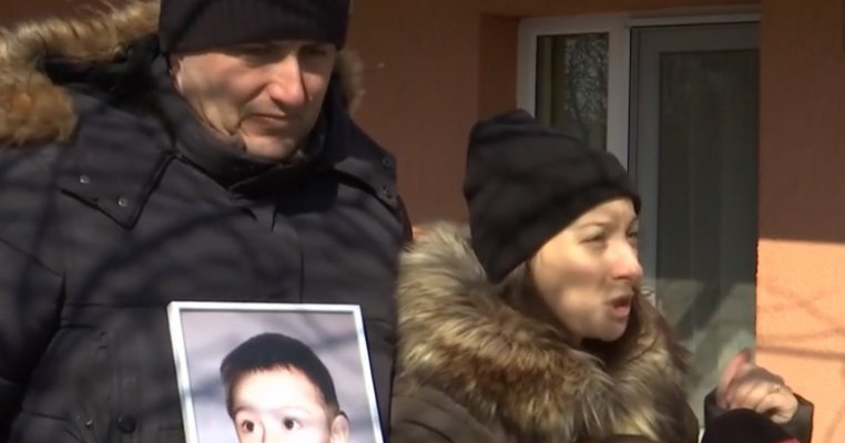 Un băiețel de 3 ani din Tecuci a murit în spital din cauza unei amigdalite. ”Eu tot ziceam că nu e ok”. Părinții acuză medicii
