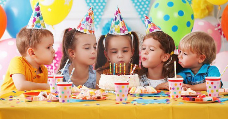 Fetița mea de 6 ani a invitat la ziua ei toți copiii de la grădi care nu sunt niciodată invitați nicăieri