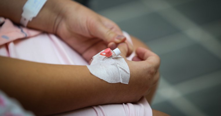Acuzații grave de malpraxis la un spital din România: „Ne-a zis să stăm liniștiți, iar duminică inima copilului nu mai bătea”