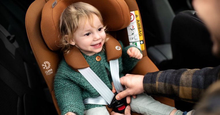 La plimbare cu bebe! Ce model de scaun auto trebuie să alegi pentru siguranța și confortul copilului