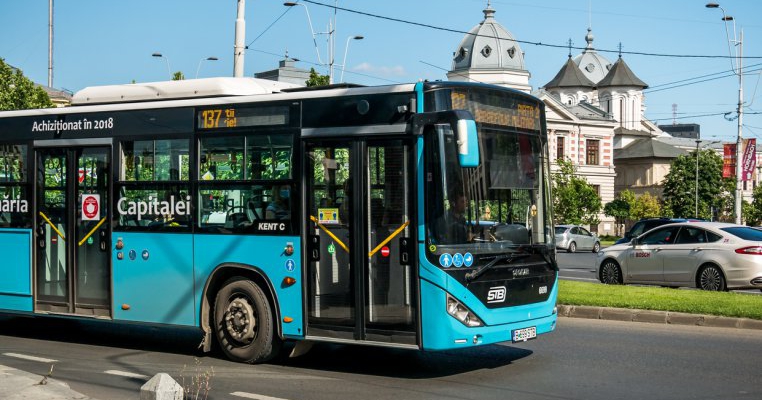 Gata cu cozile la ghișee! Elevii primesc abonamente anuale gratuite pentru transportul în comun