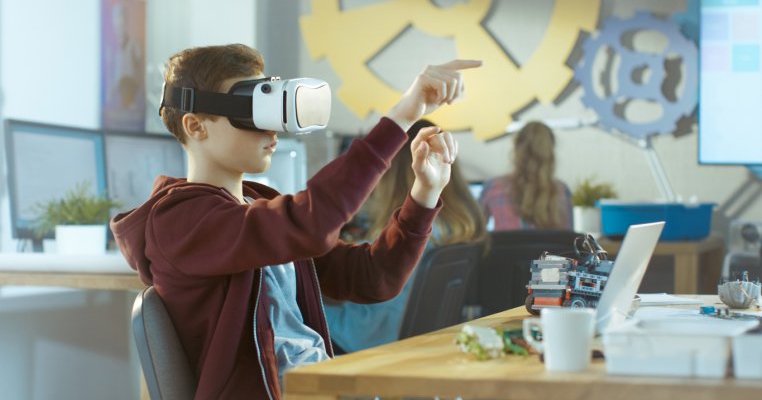 Prima școală din lume cu predare virtuală. Cum va schimba Metaversul educația