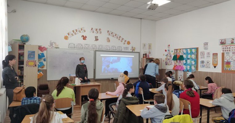Se poate! Directoarea care a făcut din școala din sat una care concurează cu cele europene în numai 4 luni
