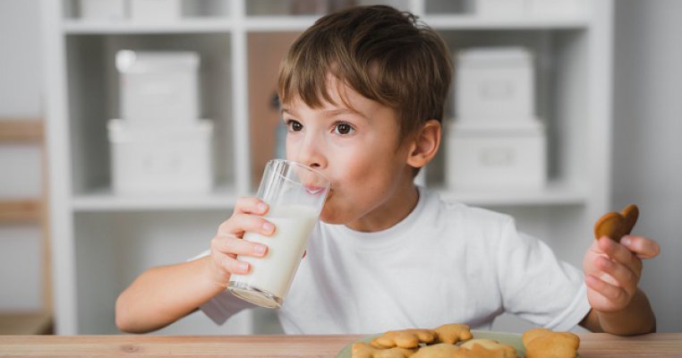 Tot ce trebuie să știm despre intoleranțele alimentare la copii și cum le ameliorăm