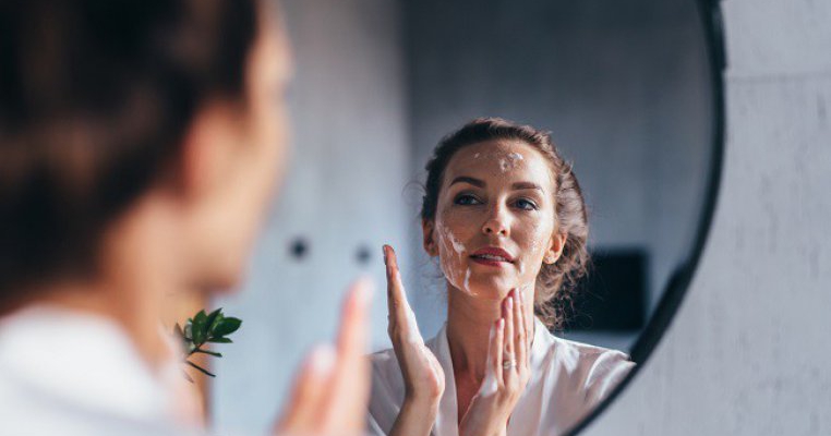 Exfoliere cu produse naturale sau amestecuri chimice? Ce este recomandat să alegem