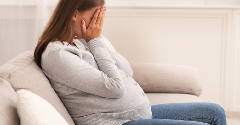 Urmează să nasc în câteva săptămâni și iubitul meu mi-a spus că mama lui se va muta la noi