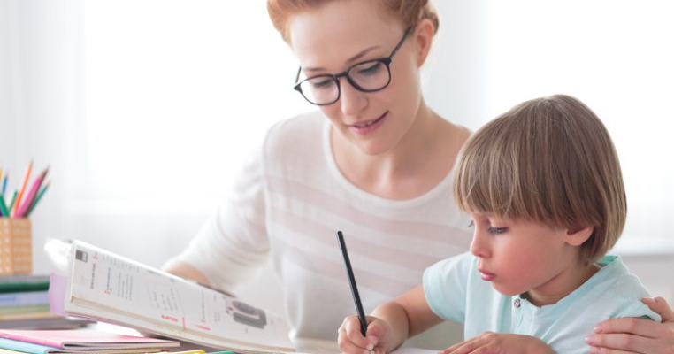 ANAF vrea ca profesorii care dau meditații să aibă casă de marcat și să plătească impozite