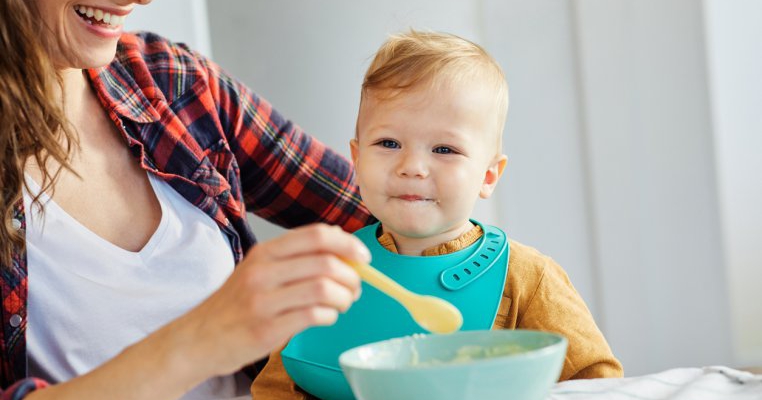 Diversificarea alimentară la bebeluși: top 5 cele mai eficiente sfaturi