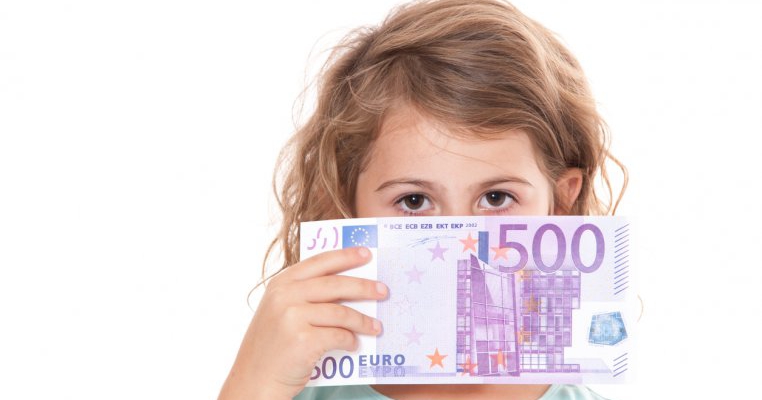 Guvernul a dublat alocațiile pentru acești elevi. Iată cine la va primi și despre ce sume este vorba
