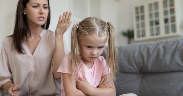 Părinții severi cresc copii hiperactivi. Iată ce spun specialiștii
