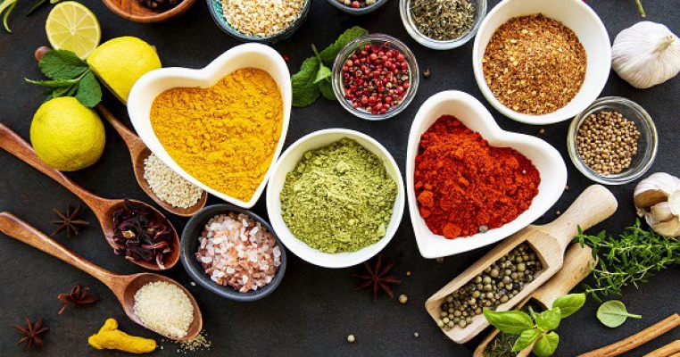 Condimente care înlocuiesc sarea: alternative delicioase