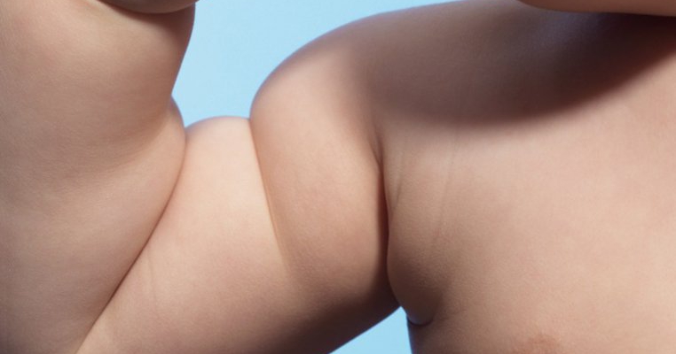Bebe are pielea iritata? Cicaplast Balsam B5 de la La Roche-Posay este solutia