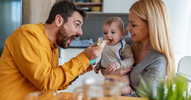Când și cum se introduce peștele în alimentația bebelușului
