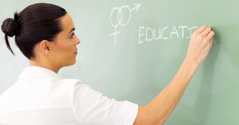 Educația sexuală în școli a fost aprobată. Iată care vor fi condițiile