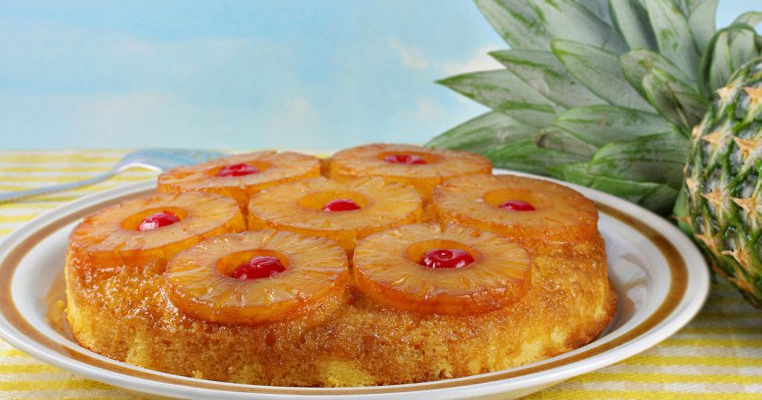 Prăjitura cu ananas pe care o poate face în două minute chiar și copilul tău