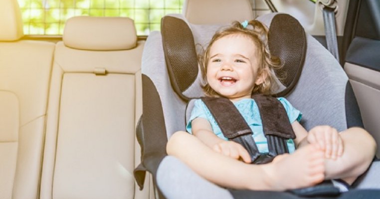 Cum alegem cel mai bun scaun auto pentru bebe si copii mici?