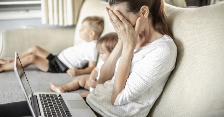 Sunt mama a doi copii și regret că l-am făcut pe al doilea. Mă simt ca într-o capcană și nu știu ce să fac
