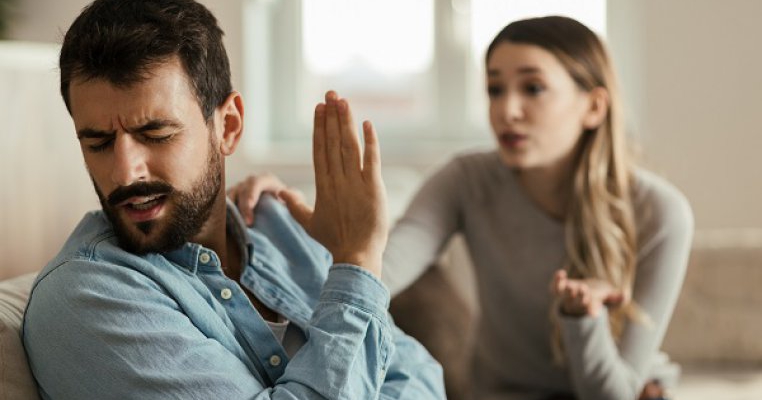 Nu pot avea copii, dar iubita mea m-a mințit că este însărcinată, crezând că face o glumă bună
