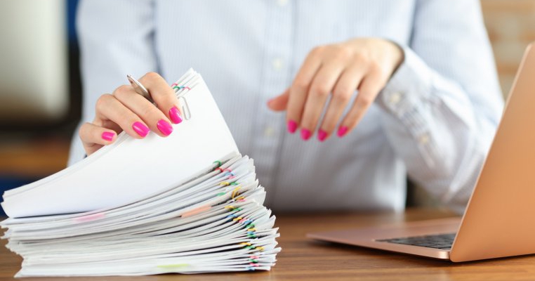 O profesoară a primit 22 de lei pentru corectarea lucrărilor de la Bac. "Voi dona acești bani ministerului"