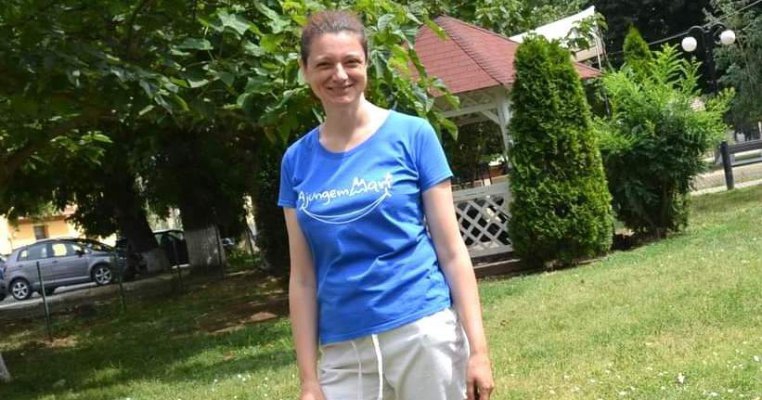 ”Îmi era rușine să mă plâng că lucrurile merg prost în țara asta și eu să stau cu mâinile în sân”. Interviu cu Anca Sabou, voluntar la Ajungem MARI