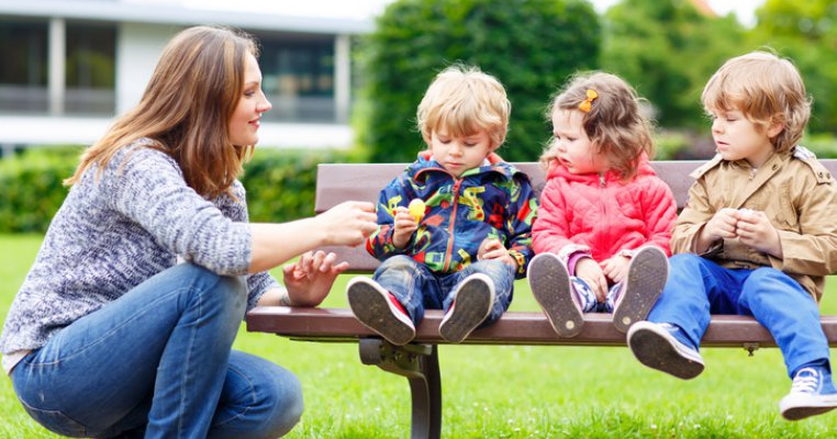 Regulile bizare de parenting ale unei mame au dat internetul peste cap
