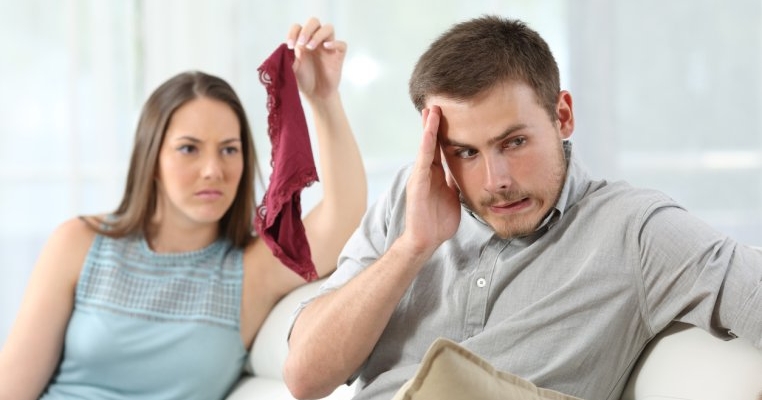 O femeie a aflat că soțul ei a avut o aventură de peste 20 de ani cu mama ei