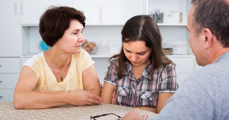 Un bărbat și-a scos fiica din testament după ce aceasta a decis să renunțe la sarcină