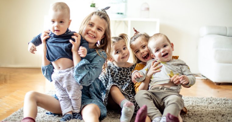 10 întrebări ridicole care îmi sunt puse ca mamă a 5 copii