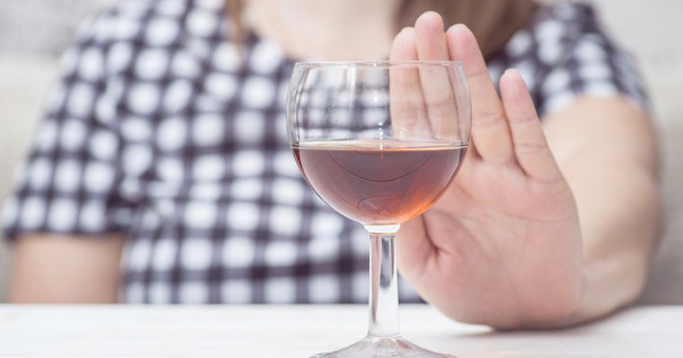 Eu sunt acea mamă care nu bea alcool și sunt constant judecată!