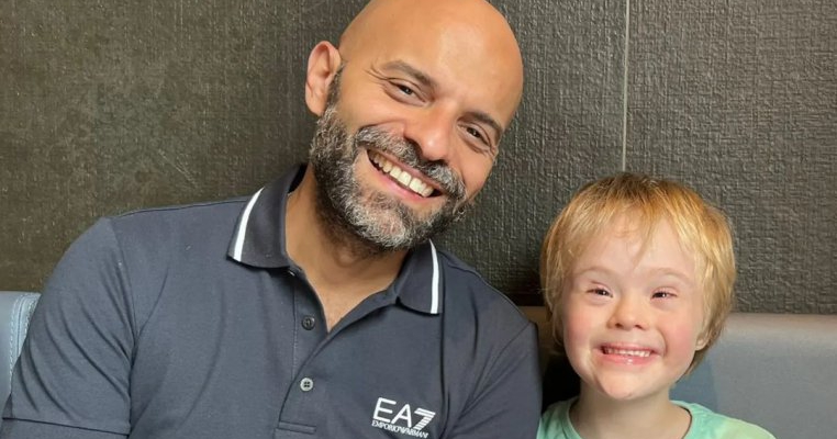 Povestea lui Luca, bărbatul singur de 41 de ani care a adoptat o fetiță cu Down, respinsă de mama ei și de alte 20 de familii