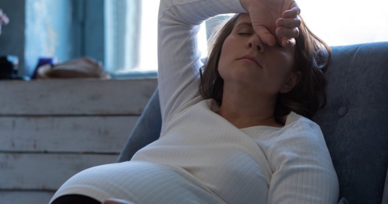 Sunt însărcinată cu fostul meu iubit și divorțez de actualul soț în același timp