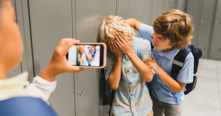 Statistica Salvați Copiii: aproape 50% dintre copii au fost victime ale bullying-ului și 80% dintre ei martori la astfel de scene