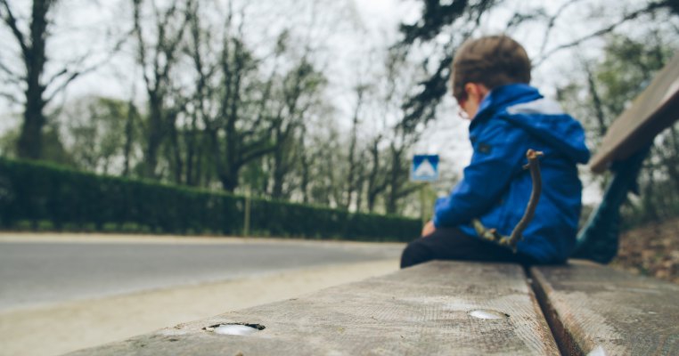 Copil de 3 ani pierdut de o educatoare dintr-o grădiniță din București. Mama l-a găsit la secția de poliție