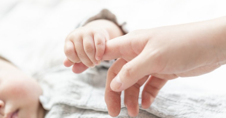 Neglijența gravă într-un spital din Cluj! O asistentă i-a injectat adrenalină unui bebeluș de doar 2 luni, în loc să-i facă aerosoli