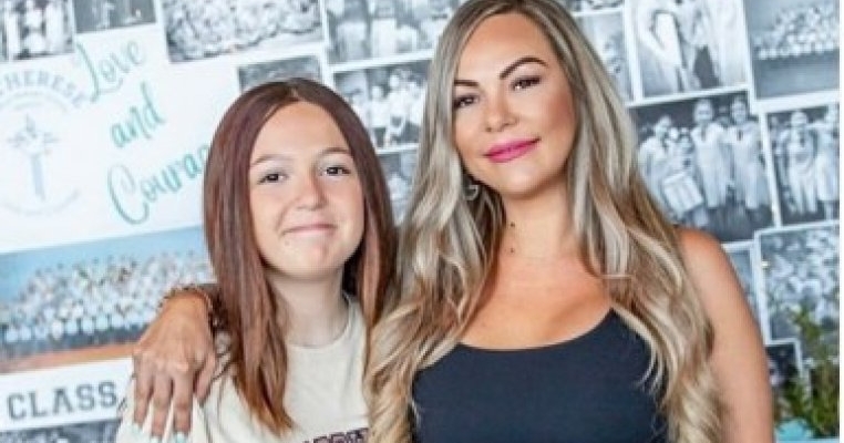 Această mamă a fost aspru criticată pentru că s-a îmbrăcat nepotrivit când și-a dus copiii la școală.
